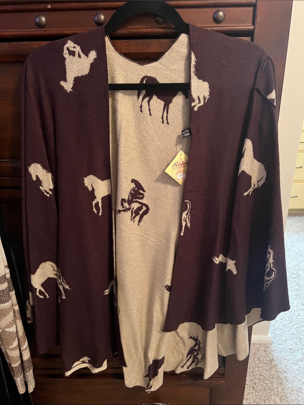 Women's Two-Tone Horse Print Open Front Cashmere Cape - Brown & Cream